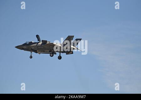 USMC F-35B in schwebt bei MCAS Miramar in San Diego, Kalifornien Stockfoto