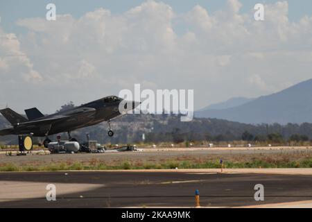 USMC F-35B beim Start von MCAS Miramar in San Diego, Kalifornien Stockfoto