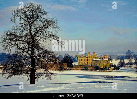 Winterschnee im Leeds Castle, Kent. Stockfoto