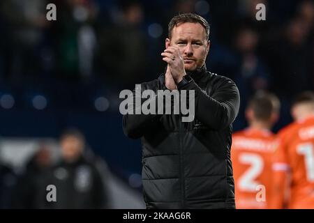 Richard O'Donnell Assistant Head Coach von Blackpool applaudiert den Fans am Ende des Sky Bet Championship-Spiels West Bromwich Albion gegen Blackpool im Hawthorns, West Bromwich, Großbritannien, 1.. November 2022 (Foto von Craig Thomas/News Images) in, am 11/1/2022. (Foto von Craig Thomas/News Images/Sipa USA) Quelle: SIPA USA/Alamy Live News Stockfoto