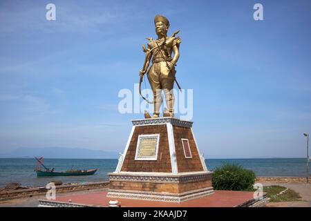 Statue von Dech Korn (Srei Chettha II) König von Kambodscha auf dem Fischerdorf Krabbenmarkt in Kep Kambodscha Stockfoto