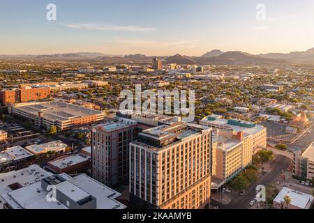 Blick auf die Graduate und Marriott Hotels in der Stadt Tucson Stockfoto