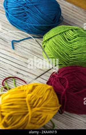 multi-colored threads for knitting, Selection of colorful woolen yarn. Yarn for knitting winter clothes with your own hands. High quality photo Stockfoto
