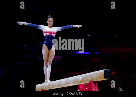 Liverpool, M&S Bank Arena, FIG Artistic World Gymnastics Championships, #481, Georgia. 01.. November 2022. Mae Fenton (GBR) im Einsatz auf dem Schwungstrahl (Daniela Porcelli/SPP-JP) Quelle: SPP Sport Pressefoto. /Alamy Live News Stockfoto