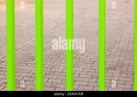 Holzzaun in harmonischen positiven Farben Stockfoto