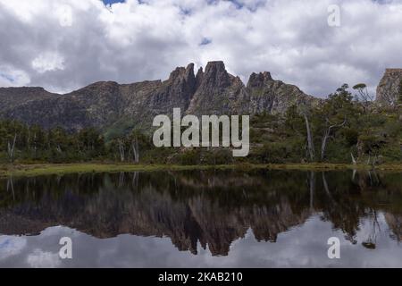 Blick auf den geryon und den Pool der Erinnerungen an einem Sommertag im Labyrinth Stockfoto