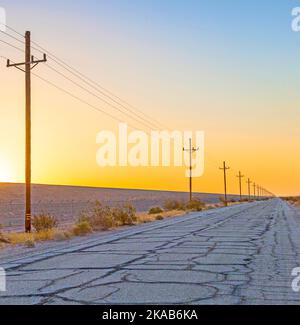 Elektrische overland Linie in der Wüste Stockfoto