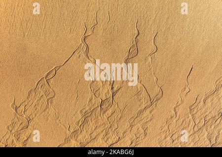 islamische Muster Art Textur am Sandstrand bei Ebbe-Zeit Stockfoto