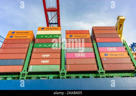 hamburg, 28. oktober 2022, Containerschiff hmm st. petersburg im Hafen Stockfoto