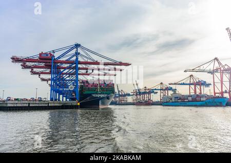 hamburg, 28. oktober 2022, Containerschiff hmm st. petersburg im Hafen Stockfoto