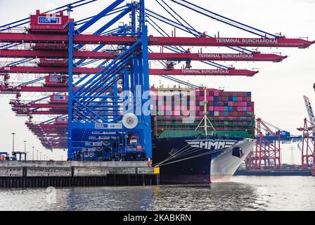 hamburg, 28. oktober 2022, Containerschiff hmm st. petersburg im Hafen Stockfoto