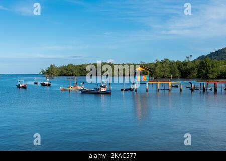 AKU de Gual oder Suak Gual, indonesisches Fischerdorf im Belitung-Archipel Stockfoto