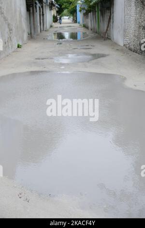 Die Monsunsaison von Rasdhoo, mit Regenwasser auf den Malediven. Stockfoto