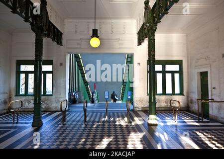 Malerische U-Bahn-Station in wien im Art déco-Stil Stockfoto