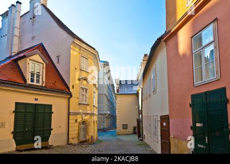 Typische alte Häuser in Wien erste Bezirk in der berühmten Gegend Moelker Steig Stockfoto