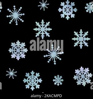 Aquarell Schnee nahtloses Muster. Handgezeichnete, strukturierte, gradient blaue Schneeflocken auf schwarzem Hintergrund. Schöne klassische Schneeflocken endlosen Hintergrund. Stockfoto