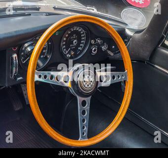 Jaguar „E“ Type, 1966, ausgestellt im Stadtzentrum von Gloucester Stockfoto