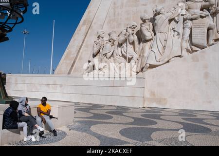 HENRY NAVIGATOR-DENKMAL: Padrão dos Descobrimentos-Denkmal an der Tejo-Promenade des Tejo-Flusses Tejo (Rio Tejo), Lissabon, Portugal. Foto: Rob Watkins Stockfoto