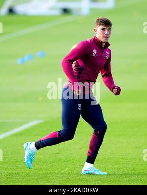 Harrison Ashby von West Ham United während einer Trainingseinheit im Rush Green Training Center, London. Bilddatum: Mittwoch, 2. November 2022. Stockfoto