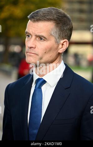 Mark Harper, Abgeordneter für Forest of Dean und Verkehrssekretär, interviewte das College Green, Houses of Parliament, Westminster, London. VEREINIGTES KÖNIGREICH Stockfoto