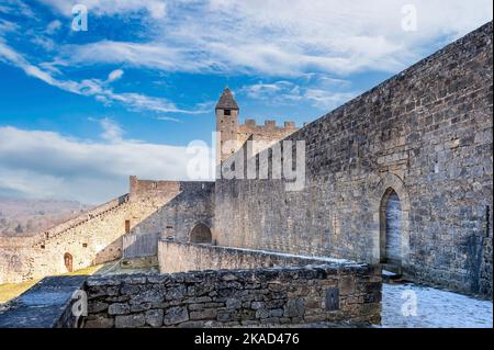 Feudalburg Beynac et Cazenac im Winter, im Périgord, Nouvelle Aquitaine, Frankreich Stockfoto