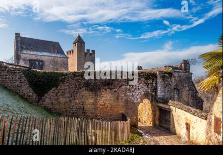 Feudalburg Beynac et Cazenac im Winter, im Périgord, Nouvelle Aquitaine, Frankreich Stockfoto