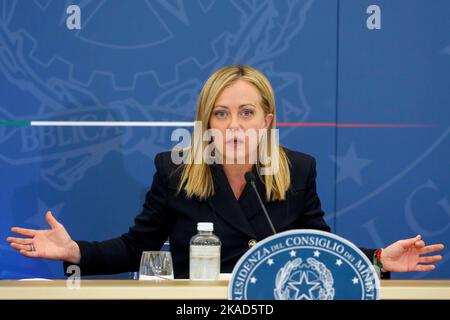 Italien, Rom, 31. Oktober 2022 :die neue Premierministerin Giorgia Meloni hält die erste Pressekonferenz nach dem Ministerrat Foto Remo Casi ab Stockfoto