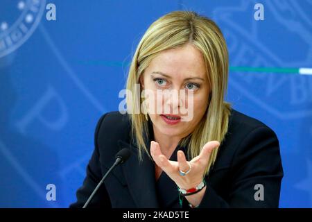 Italien, Rom, 31. Oktober 2022 :die neue Premierministerin Giorgia Meloni hält die erste Pressekonferenz nach dem Ministerrat Foto Remo Casi ab Stockfoto