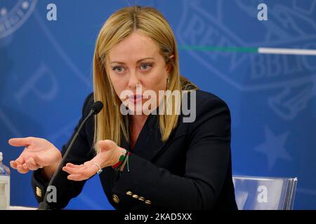 Italien, Rom, 31. Oktober 2022 :die neue Premierministerin Giorgia Meloni hält die erste Pressekonferenz nach dem Ministerrat Foto Remo Casi ab Stockfoto