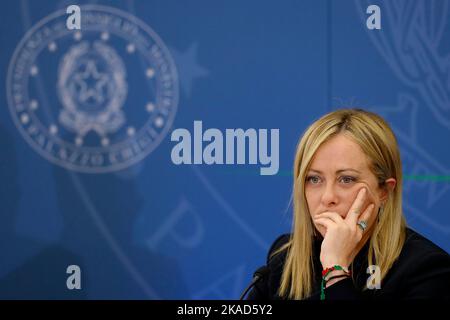 Italien, Rom, 31. Oktober 2022 :die neue Premierministerin Giorgia Meloni hält die erste Pressekonferenz nach dem Ministerrat Foto Remo Casi ab Stockfoto
