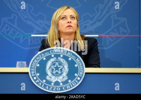 Italien, Rom, 31. Oktober 2022 :die neue Premierministerin Giorgia Meloni hält die erste Pressekonferenz nach dem Ministerrat Foto Remo Casi ab Stockfoto