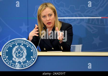 Italien, Rom, 31. Oktober 2022 :die neue Premierministerin Giorgia Meloni hält die erste Pressekonferenz nach dem Ministerrat Foto Remo Casi ab Stockfoto