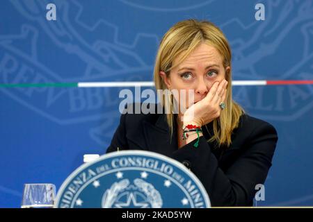Italien, Rom, 31. Oktober 2022 :die neue Premierministerin Giorgia Meloni hält die erste Pressekonferenz nach dem Ministerrat Foto Remo Casi ab Stockfoto