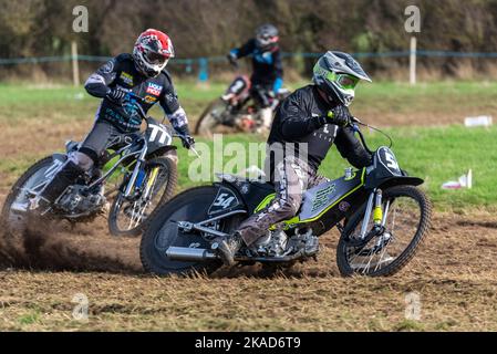 Ian Clark beim grasstrack-Motorradrennen. Donut Meeting Veranstaltung organisiert vom Southend & District Motorcycle Club, Großbritannien. GT140 Einzelunterricht Stockfoto