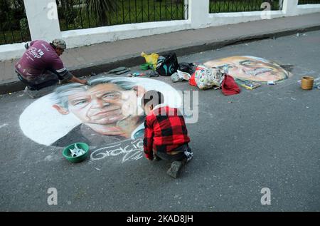 Porträt von Sir Ian McKellen in Kreide von einem Straßenkünstler in Bogota Stockfoto