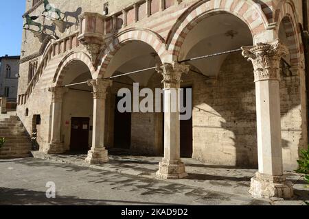 Der Palazzo dei Priori ist eines der besten Beispiele in Italien für einen öffentlichen Palast aus dem kommunalen Zeitalter. Es steht auf der zentralen Piazza IV Novembre in Perug Stockfoto