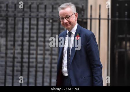 London, Großbritannien, 02.. November 2022. Michael Gove, Staatssekretär für Aufheitung, Wohnungsbau und Gemeinschaften und Minister für zwischenstaatliche Beziehungen, zu sehen in der Downing Street. Quelle: Thomas Krych/Alamy Live News Stockfoto