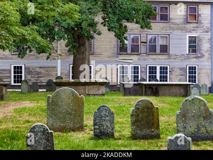 Salem, Massachusetts, USA - 3. September 2022: Burying Point Cemetery, der älteste Friedhof im Salem, wurde 1637 gegründet Stockfoto