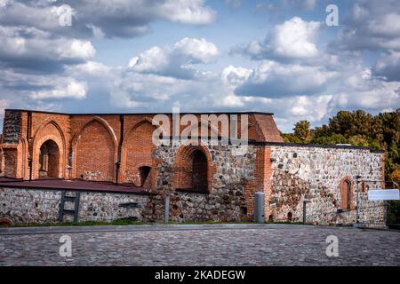 Vilnius, Litauen - 26. September 2022: Gediminas Turm auf dem Hügel. Verbliebener Teil der mittelalterlichen Oberen Burg. Stockfoto