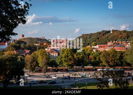 Vilnius, Litauen - 26. September 2022: Historische Architektur in der Altstadt von Vilnius. Stockfoto