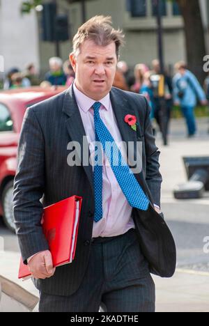 London, Großbritannien. 2.. November 2022. Politiker vor dem Parlament nehmen als Premierminister an der Fragestunde des Premierministers Teil. Kredit: JOHNNY ARMSTEAD/Alamy Live Nachrichten Stockfoto