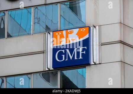Schild mit dem Logo der Garantie Mutuelle des Fonctionnaires (GMF), einem französischen Versicherungsunternehmen Stockfoto