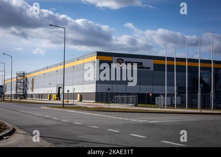 Breslau, Polen – 19. Februar 2022: Lagergebäude des Unternehmens Amazon. Stockfoto