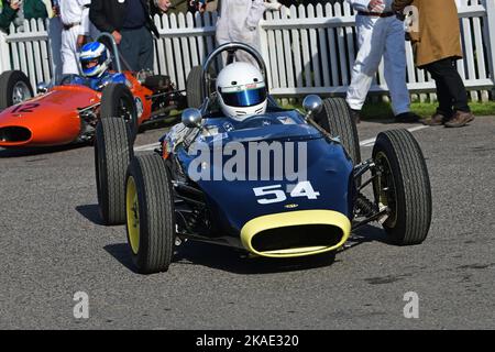 Peter de la Roche, Lola-Ford Mk3, Chichester Cup, ein 20-minütiges Rennen für die Formel-Junioren mit Hintermotor und Trommelbremsen, das in den Jahren 1958 fuhr Stockfoto