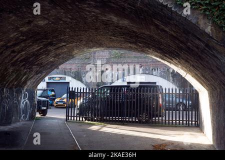 Alte Eisenbahnbögen, Leamington Spa, Warwickshire, England, Großbritannien Stockfoto