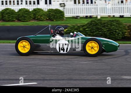 Clinton McCarthy, Lotus Ford 18, Chichester Cup, ein 20-minütiges Rennen für die Formel-Junioren mit Hintermotor und Trommelbremsen, das in den Jahren 1958 t fuhr Stockfoto