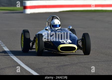 Peter de la Roche, Lola-Ford Mk3, Chichester Cup, ein 20-minütiges Rennen für die Formel-Junioren mit Hintermotor und Trommelbremsen, das in den Jahren 1958 fuhr Stockfoto