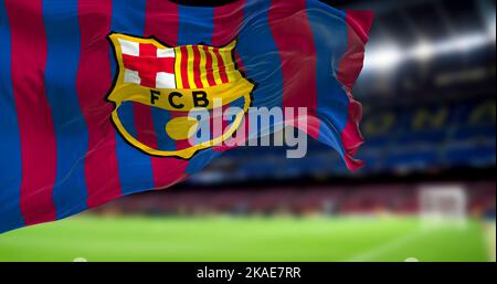 Barcelona, SP, Mai 2022: Die Flagge des FC Barcelona winkt im Camp Nou Stadion. Der FC Barcelona ist ein spanischer Profifußballverein mit Sitz in Barce Stockfoto