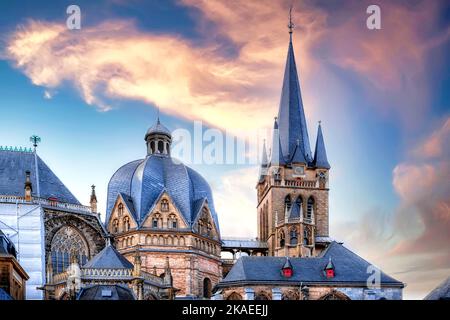 Der Aachener Dom ist eine römisch-katholische Kirche in Aachen Stockfoto