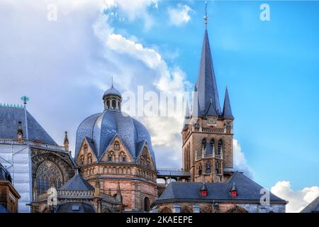 Blick auf die Kathedrale. Der Aachener Dom ist eine römisch-katholische Kirche in Aachen Stockfoto